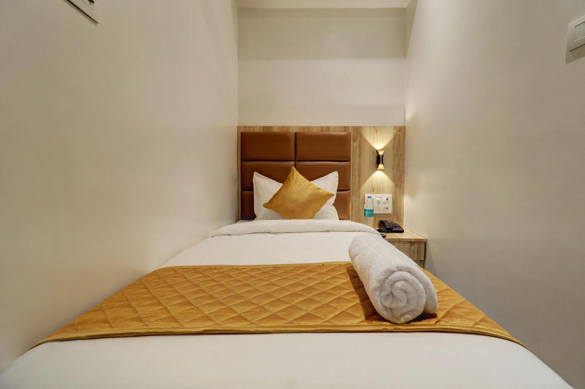 Hotel Enigma Inn ムンバイ エクステリア 写真