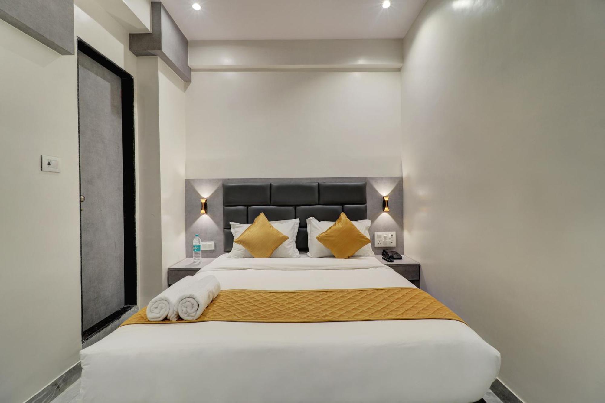 Hotel Enigma Inn ムンバイ エクステリア 写真